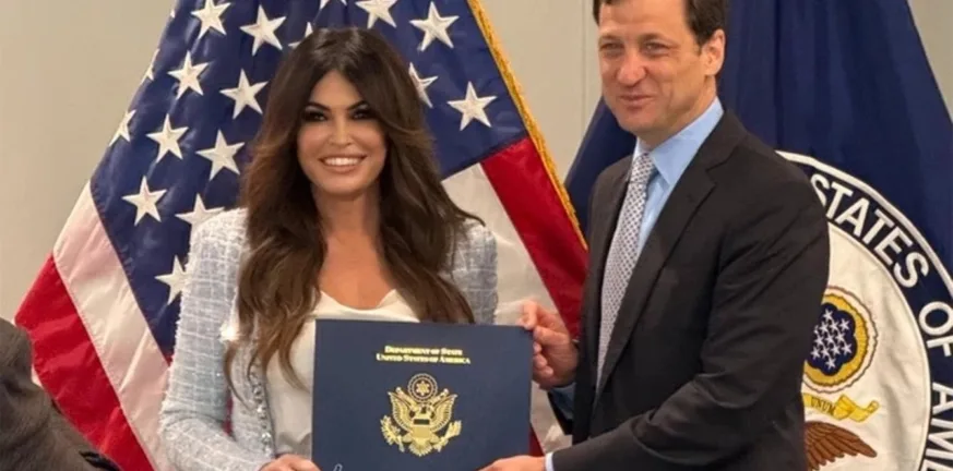 Η αποφοιτήσα από τη σχολή Πρέσβεων Κίμπερλι Γκίλφοϊλ έρχεται στην Αθήνα Κίμπερλι