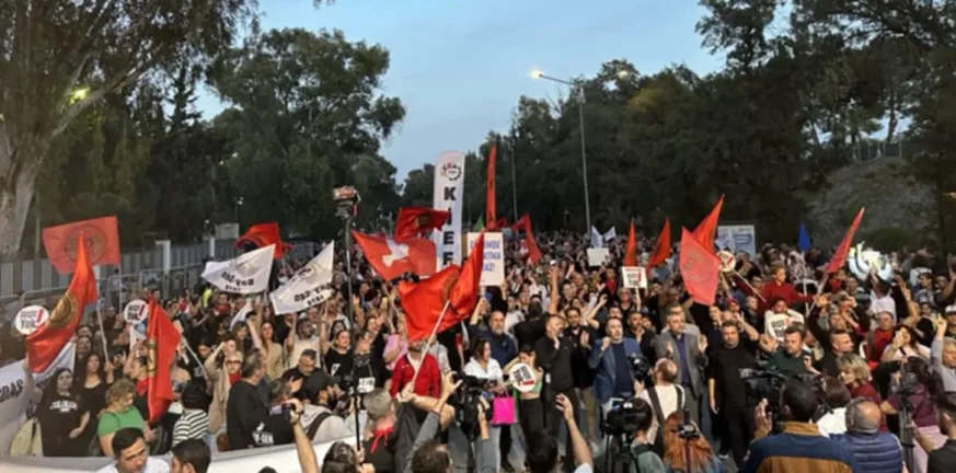 Διαδηλώσεις και γενική απεργία στα κατεχόμενα στην Κύπρο κατά της χρήσης μαντίλας σε δημόσια λύκεια Κύπρο