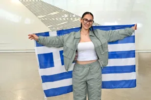 Eurovision 2025: Με αισιοδοξία και το φυλαχτό της μητέρας της στη Βασιλεία η Klavdia