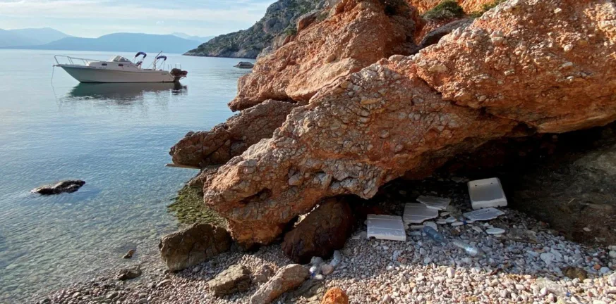 Κορινθιακός: Εκτός ελέγχου η ρύπανση, ποιες ακριβώς παραλίες είναι «στο κόκκινο» Κορινθιακός