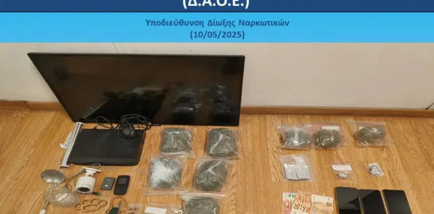 Κορυδαλλός: Πήδηξαν από ταράτσα σε ταράτσα για να ξεφύγουν: Επιχείρηση της Δίωξης Ναρκωτικών με 8 συλλήψεις ΒΙΝΤΕΟ Κορυδαλλός
