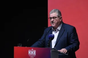 Κουτσούμπας: Οι μακελάρηδες λιμοκτονούν τώρα όσα παιδιά δεν σκότωσαν – Άμεση βοήθεια στους Παλαιστινίους