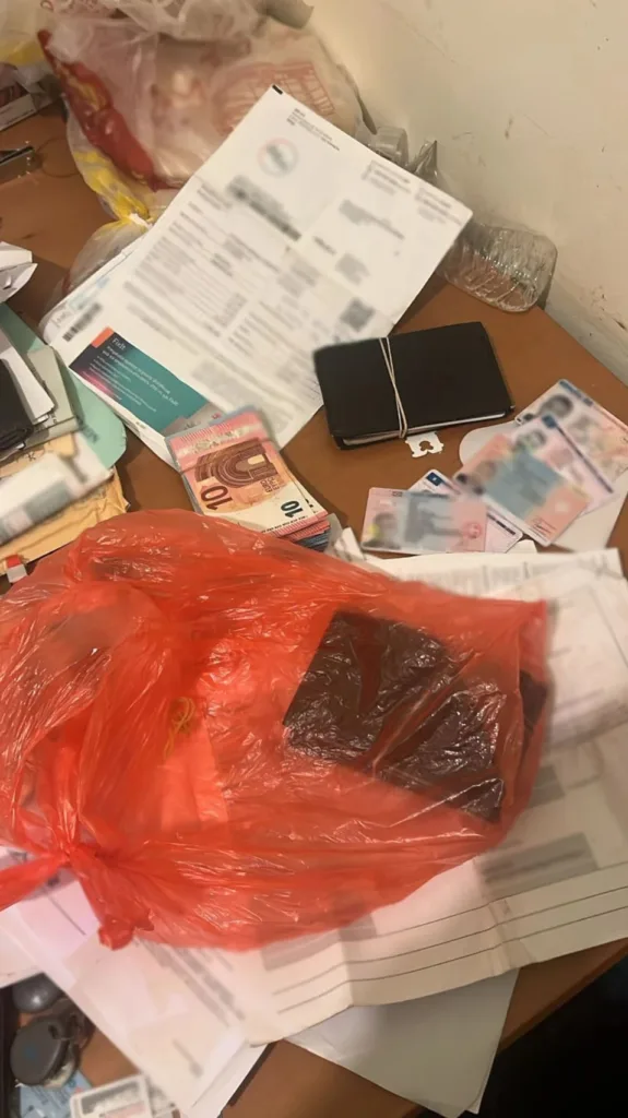 Ξήλωσαν κύκλωμα διακίνησης μεταναστών: 20 συλλήψεις και 4 εκατ. ευρώ παράνομο κέρδος - Η στιγμή της εφόδου ΒΙΝΤΕΟ