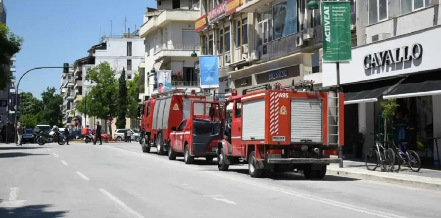 Νέα απειλή για βόμβα σε τράπεζα στη Λάρισα: Αποκλεισμένο το σημείο, ερευνά η ΕΛΑΣ ΒΙΝΤΕΟ