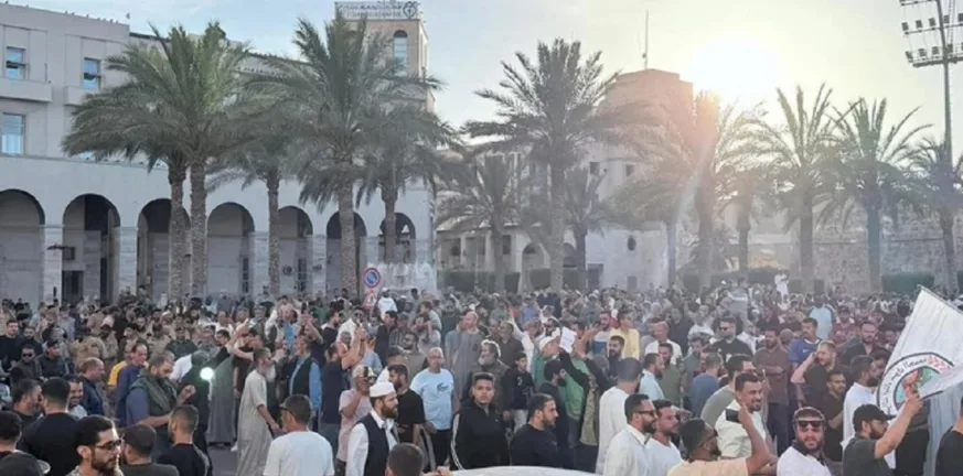 «Ντμπάιμπα φύγε»: Διαδηλώσεις στην Τρίπολη με φόντο τις συγκρούσεις και τη διχασμένη εξουσία στη Λιβύη «Ντμπάιμπα φύγε»: Διαδηλώσεις στην Τρίπολη με φόντο τις συγκρούσεις και τη διχασμένη εξουσία στη Λιβύη