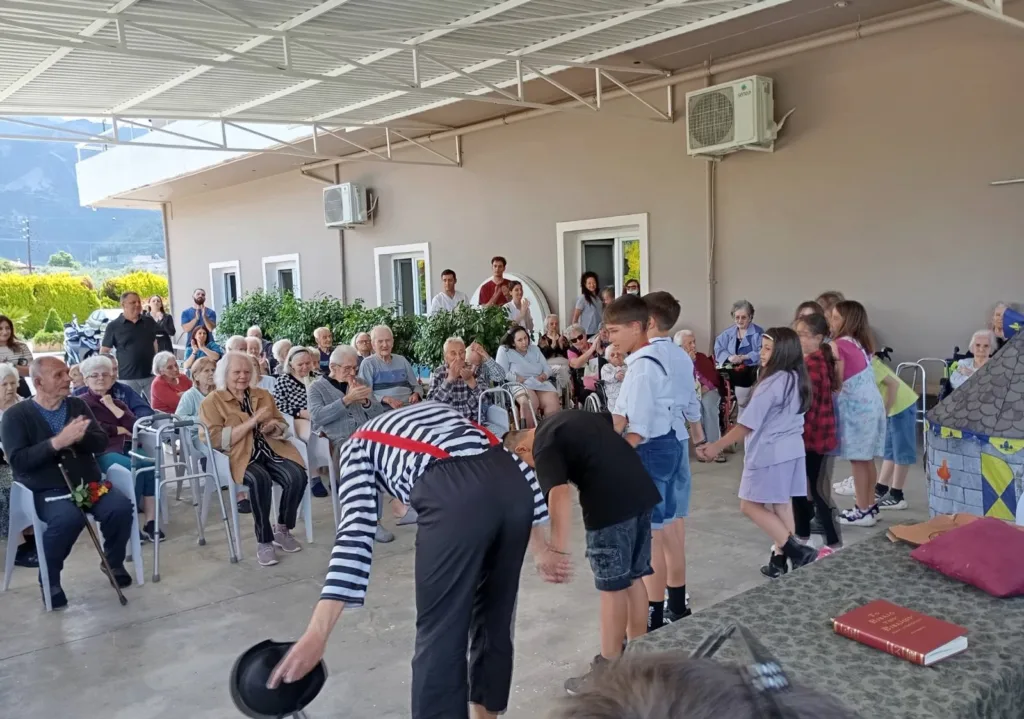 Μαθητές της Δ’ τάξης του 11ου Δημοτικού Πατρών σκόρπισαν μαγεία και αγάπη με «Τα μαγικά μαξιλάρια»