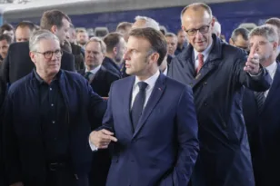 Μακρόν από Κίεβο: «Άμεσες διαπραγματεύσεις Ουκρανίας–Ρωσίας ή νέες σκληρές κυρώσεις»