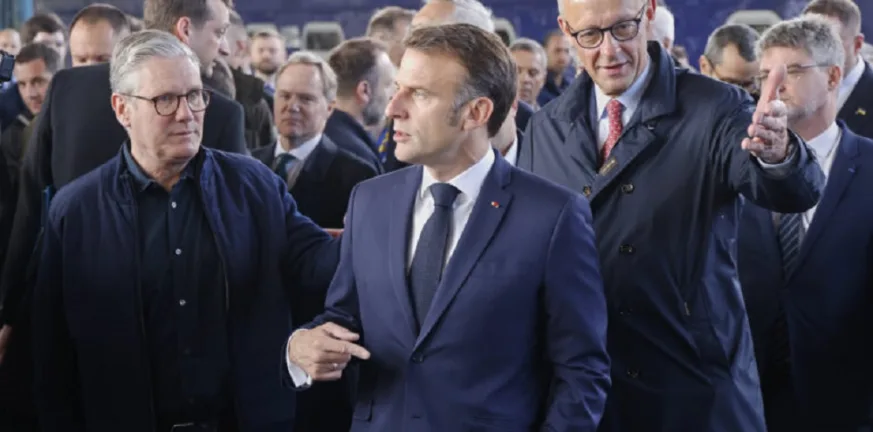 Μακρόν από Κίεβο: «Άμεσες διαπραγματεύσεις Ουκρανίας–Ρωσίας ή νέες σκληρές κυρώσεις» Μακρόν