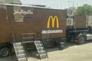 Οι Άραβες για το χατίρι του Τραμπ είχαν μέχρι και κινητή μονάδα McDonald’s!