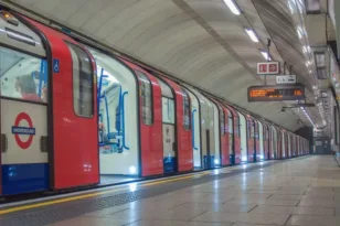 Χαμός στο Λονδίνο με τη διακοπή ρεύματος στο Μετρό, άνω-κάτω οι μεταφορές ΒΙΝΤΕΟ