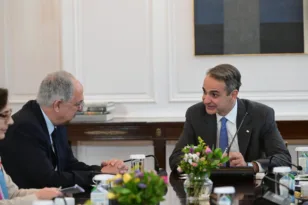 Συνάντηση Μητσοτάκη – Καδή στο Μαξίμου: Στο προσκήνιο η προστασία των ωκεανών και ο θαλάσσιος χωροταξικός σχεδιασμός