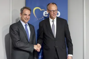 Στο Βερολίνο ο Μητσοτάκης: Πρώτη συνάντηση με τον καγκελάριο Μερτς, τι θα συζητήσουν