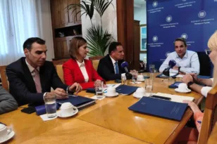 Μητσοτάκης από το Υπουργείο Υγείας: «Μέρα με τη μέρα κερδίζουμε το στοίχημα της Υγείας»-Νέος αριθμός εξυπηρέτησης 1566 μέχρι τον Ιούλιο