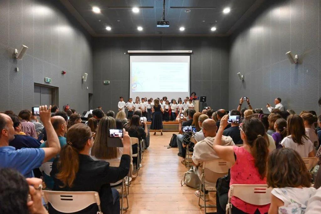 Μελωδικό ταξίδι από τις παιδικές φωνές του Δημοτικού Ωδείου Πατρών «Μίκης Θεοδωράκης»
