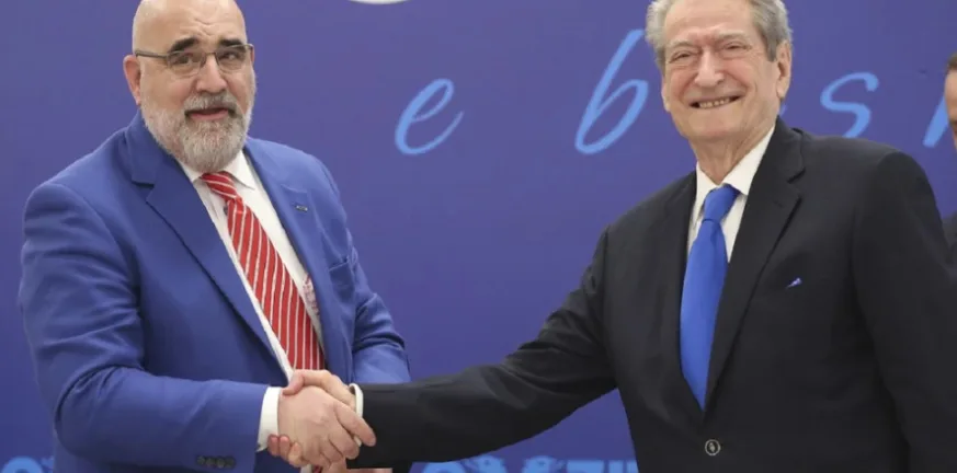 Ο «στρατηγός» του Τραμπ επιχειρεί πολιτική ανατροπή στην Αλβανία Τραμπ