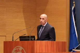 Μπρατάκος: «Ώρα για επενδυτική έκρηξη» – Τα ευρήματα της ΕΤΕπ για τις ελληνικές επιχειρήσεις