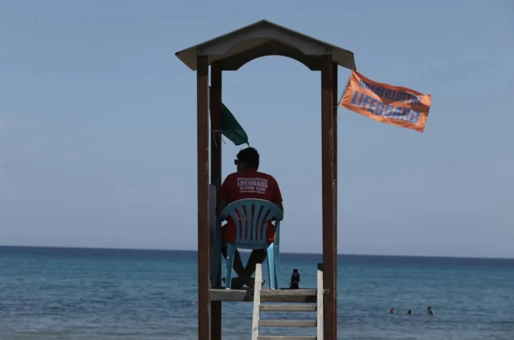 Ναυαγοσώστες: Υποχρεωτική η παρουσία τους στις παραλίες από την 1η Ιουνίου, πού θα υπάρχουν στην Πάτρα