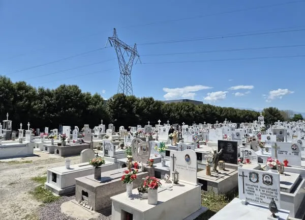 Αποτέφρωσαν σορό γυναίκας που έπρεπε να ταφεί και έθαψαν σορό που έπρεπε να αποτεφρωθεί! Αποτέφρωσαν σορό γυναίκας που έπρεπε να ταφεί και έθαψαν σορό που έπρεπε να αποτεφρωθεί!