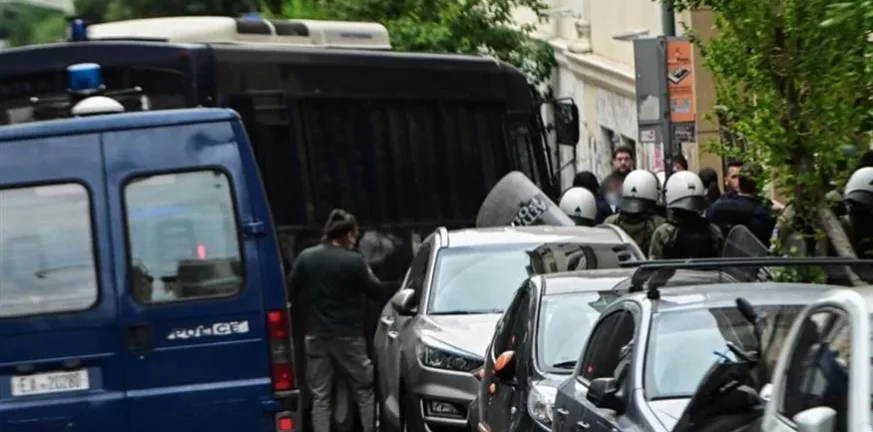 Ελεύθεροι με περιοριστικούς όρους οι κατηγορούμενοι για την επίθεση στη Νομική Ελεύθεροι με περιοριστικούς όρους οι κατηγορούμενοι για την επίθεση στη Νομική