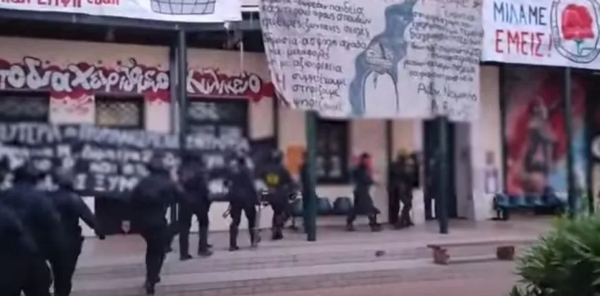 Νέα επιχείρηση της ΕΛΑΣ στη Νομική Αθηνών: Κατασχέθηκαν πειστήρια για την επίθεση της 30ής Απριλίου ΒΙΝΤΕΟ επιχείρηση