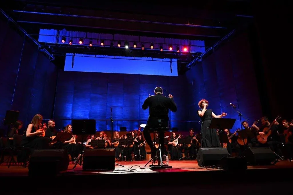 Sold out βραδιά για τα 40 χρόνια της Ορχήστρας Νυκτών Εγχόρδων του Δήμου Πατρέων ΦΩΤΟ