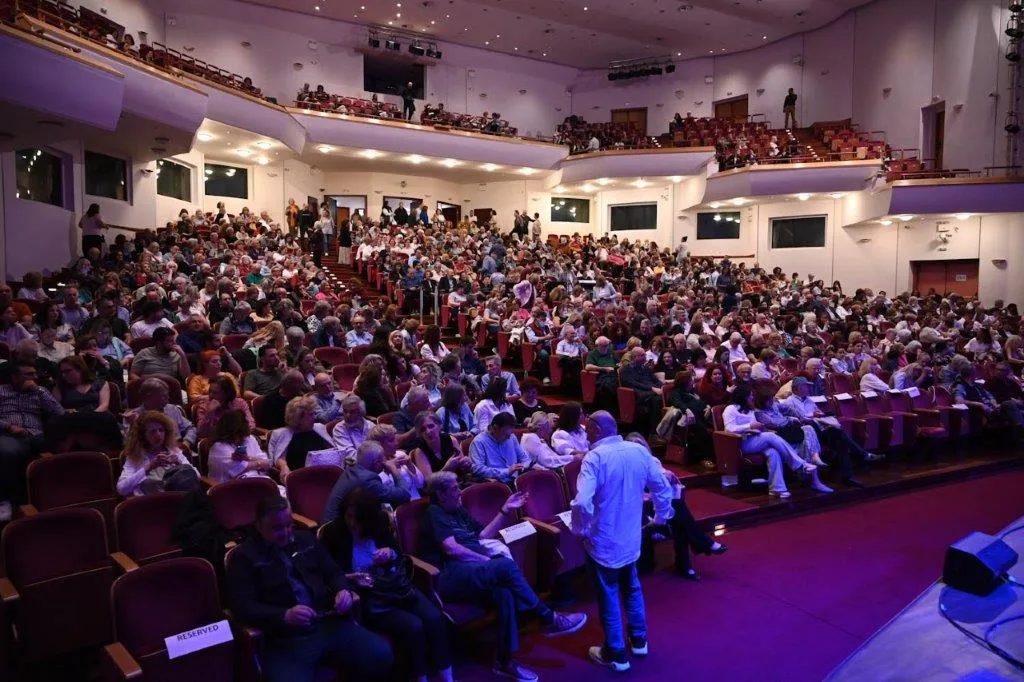 Sold out βραδιά για τα 40 χρόνια της Ορχήστρας Νυκτών Εγχόρδων του Δήμου Πατρέων ΦΩΤΟ