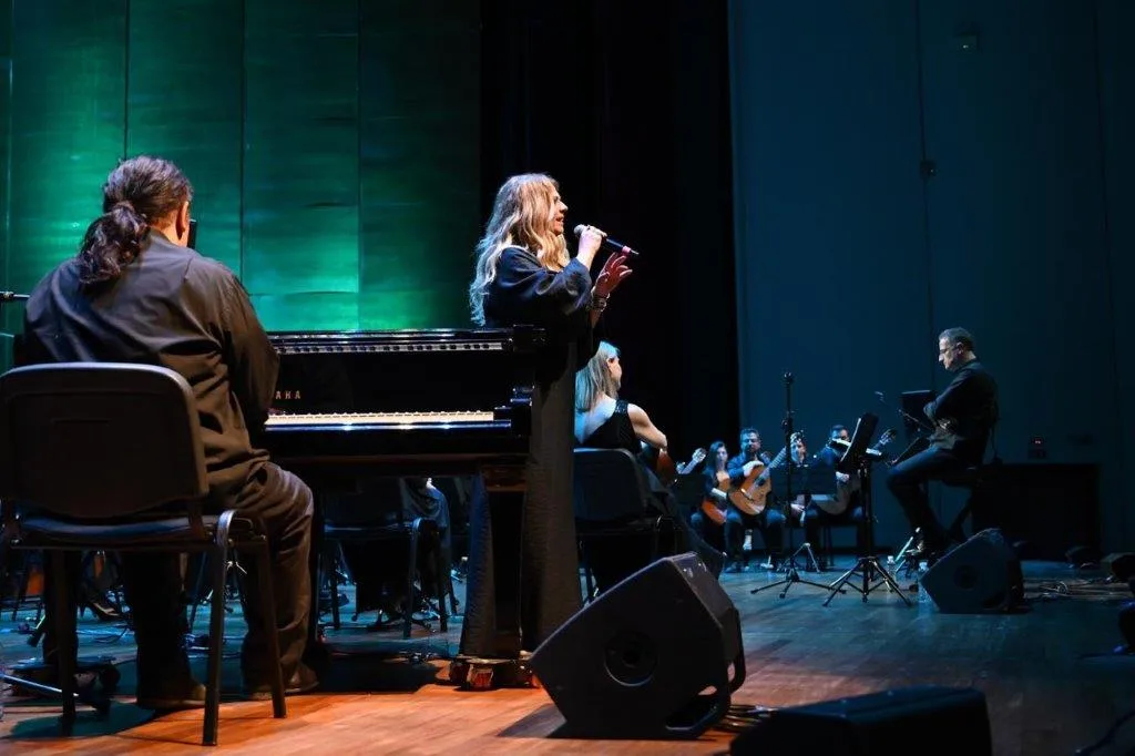 Sold out βραδιά για τα 40 χρόνια της Ορχήστρας Νυκτών Εγχόρδων του Δήμου Πατρέων ΦΩΤΟ