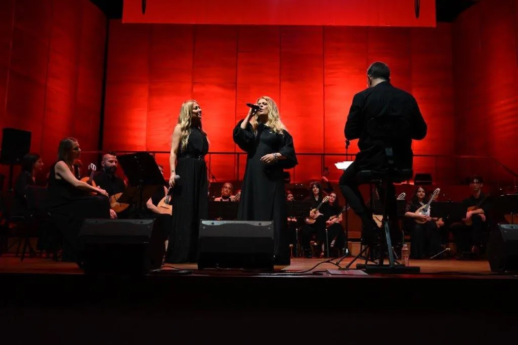Sold out βραδιά για τα 40 χρόνια της Ορχήστρας Νυκτών Εγχόρδων του Δήμου Πατρέων ΦΩΤΟ