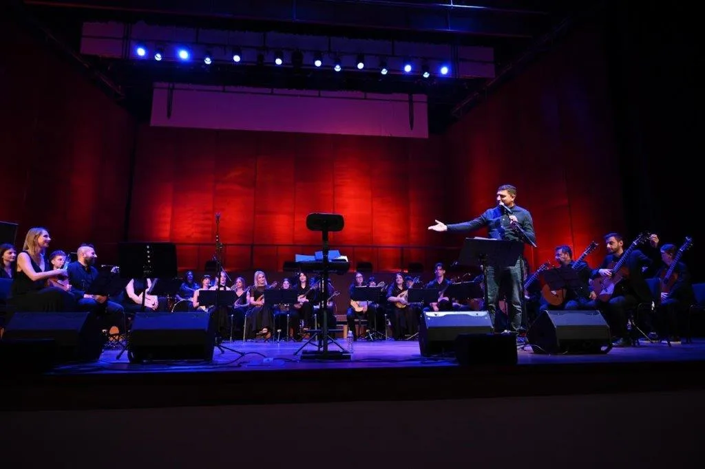 Sold out βραδιά για τα 40 χρόνια της Ορχήστρας Νυκτών Εγχόρδων του Δήμου Πατρέων ΦΩΤΟ