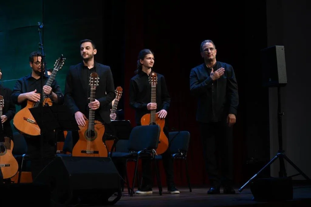 Sold out βραδιά για τα 40 χρόνια της Ορχήστρας Νυκτών Εγχόρδων του Δήμου Πατρέων ΦΩΤΟ