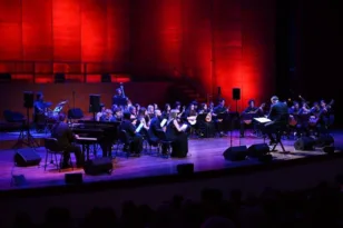 Sold out βραδιά για τα 40 χρόνια της Ορχήστρας Νυκτών Εγχόρδων του Δήμου Πατρέων ΦΩΤΟ
