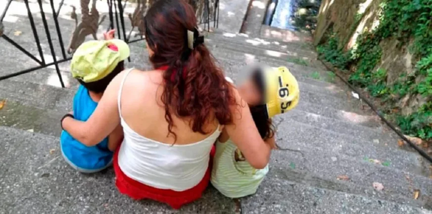 «Σαν να έσβηνε τσιγάρο στο χέρι της»: Συγκλονίζει η κατάθεση παιδιάτρου για την κακοποίηση δύο αδελφών στη Λάρισα «Σαν να έσβηνε τσιγάρο στο χέρι της»: Συγκλονίζει η κατάθεση παιδιάτρου για την κακοποίηση δύο αδελφών στη Λάρισα
