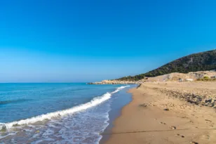 Παραλία Καλόγριας: «Μάχη» Κτηματικής – ιδιώτη, σήμερα η δίκη
