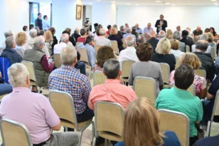 Πάτρα: Η αλλαγή της γλώσσας και ο διπλός στόχος για τη δημοτική Αρχή