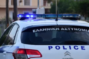 Συμμορία 17χρονων πίσω από σειρά ληστειών σε mini market στον Βύρωνα: ΒΙΝΤΕΟ-ντοκουμέντα από τη δράση τους
