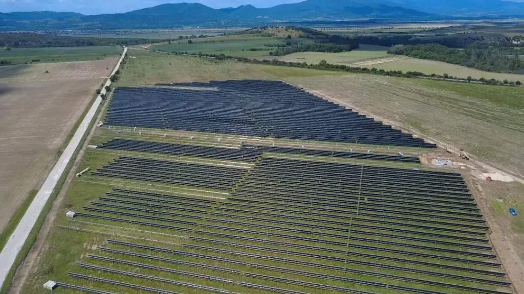 Όμιλος ΔΕΗ: Προσθέτει φωτοβολταϊκό πάρκο 88 MW στο χαρτοφυλάκιο της Βουλγαρίας
