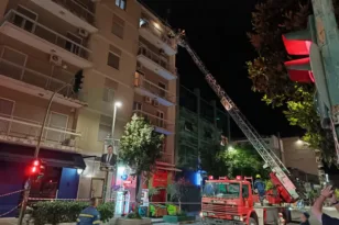 Πάτρα: Μεγάλος ο κίνδυνος για τον 59χρονο που δέχτηκε μάρμαρο πολυκατοικίας στο κεφάλι! «Ποτάμι» το αίμα, ξηλώθηκαν τα πάντα από την Πυροσβεστική ΦΩΤΟ
