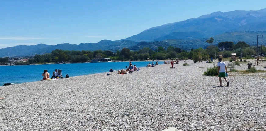 Πάτρα: Hθελε να κολυμπήσει μέχρι το Μεσολόγγι – Τον σταμάτησαν οι λουόμενοι, κατέληξε στο τμήμα Πάτρα: Hθελε να κολυμπήσει μέχρι το Μεσολόγγι – Τον σταμάτησαν οι λουόμενοι, κατέληξε στο τμήμα