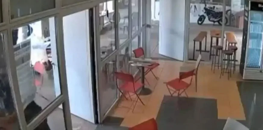 Πολυτεχνειούπολη: ΒΙΝΤΕΟ από την στιγμή της επίθεσης στου Ζωγράφου - Ταυτοποίηση του δράστη, έρευνες σε εξέλιξη Πολυτεχνειούπολη