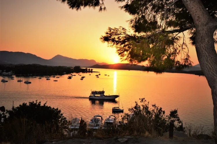 Μάθετε τα πάντα για το τέλειο weekenders νησί του Αργοσαρωνικού ΦΩΤΟ-ΒΙΝΤΕΟ Ηλιοβασίλεμα στον Πόρο, Αργοσαρωνικός