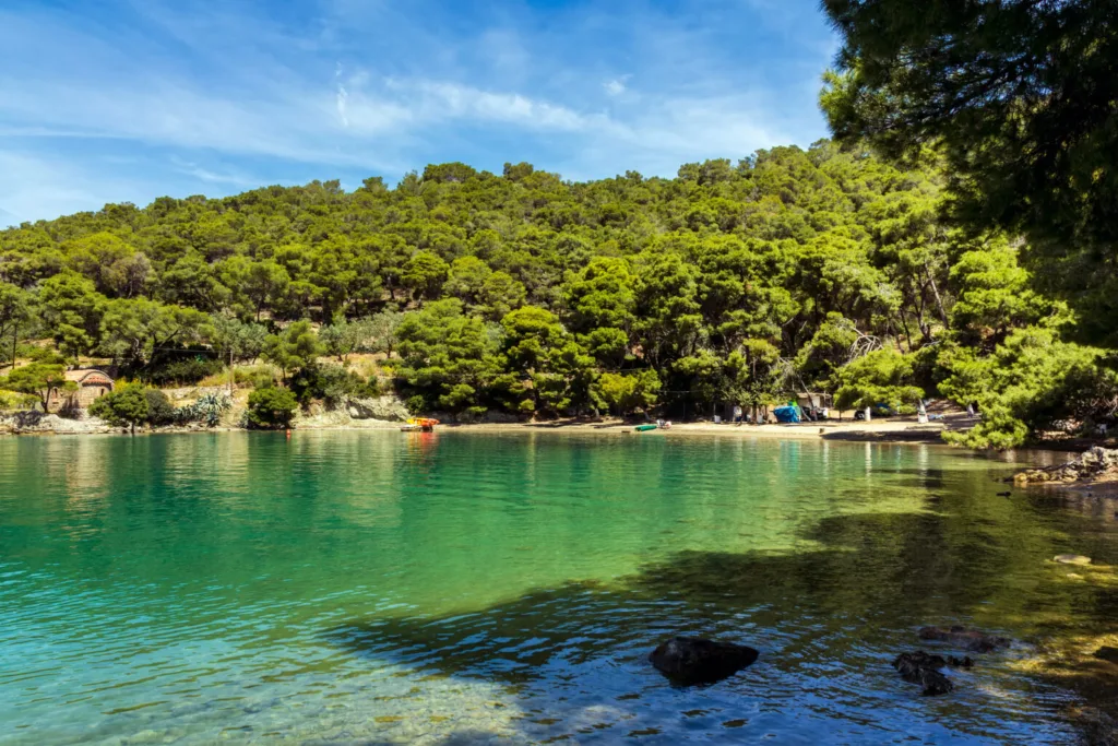 Μάθετε τα πάντα για το τέλειο weekenders νησί του Αργοσαρωνικού ΦΩΤΟ-ΒΙΝΤΕΟ Λιμανάκι της Αγάπης, Πόρος