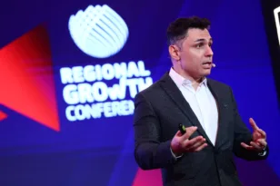 Ο mr Greekonomics Κοσμάς Μαρινάκης στο RGC: Η Ελλάδα χρειάζεται επενδύσεις με παραγωγικό αποτύπωμα