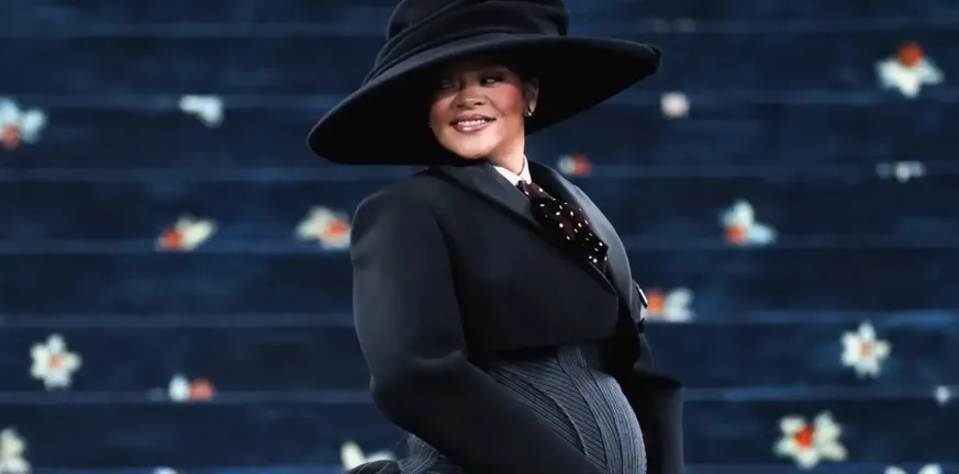 Rihanna: Σύγχρονο σύμβολο μητρότητας και στυλ, η αποκάλυψη της τρίτης εγκυμποσύνης της στο Met Gala 2025 ΦΩΤΟ Rihanna