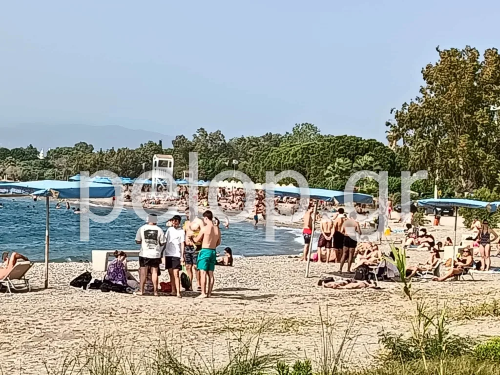 Καλοκαίρι από νωρίς στην Πάτρα: Πλημμύρισαν οι παραλίες πριν την αλλαγή του καιρού ΦΩΤΟ