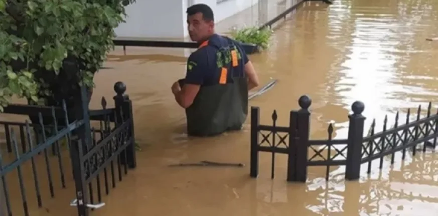 Σκοτώθηκε εν ώρα καθήκοντος της ζωής: Θρήνος για τον 40χρονο πυροσβέστη πατέρα τριών παιδιών στα Τρίκαλα Σκοτώθηκε