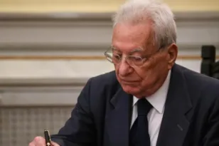 Πέθανε ο Πέτρος Μολυβιάτης – Σε ηλικία 97 ετών