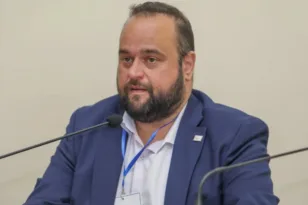 Ο Βασίλης Αϊβαλής αποχαιρετά τον Γιάννη Γεωργουδάκη…