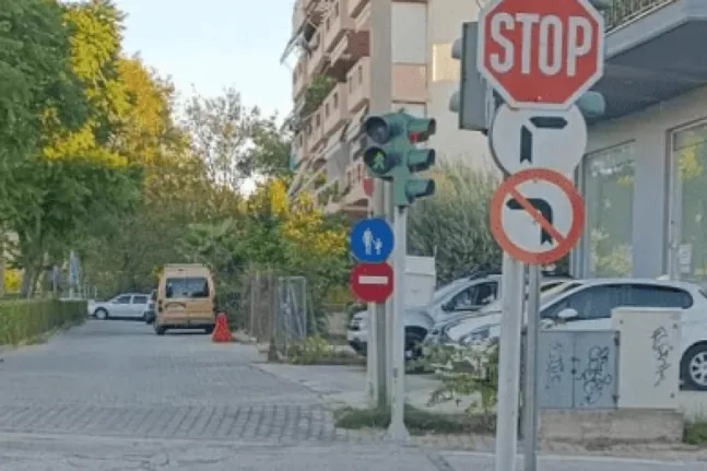 Πάτρα: Χειροπέδες σε οδηγό με τρελή πορεία - Πέρασε τρία «στοπ»