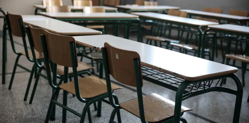 «Για 100 ευρώ με πέταξε έξω»: Εκπαιδευτικός στα Χανιά κοιμάται σε σκηνή μέχρι να τελειώσει η χρονιά «Για 100 ευρώ με πέταξε έξω»: Εκπαιδευτικός στα Χανιά κοιμάται σε σκηνή μέχρι να τελειώσει η χρονιά