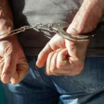 Μεσολόγγι: Συλλήψεις για παράνομο εμπόριο έξω από ναό και πάρτι με μουσική ως το πρωί
